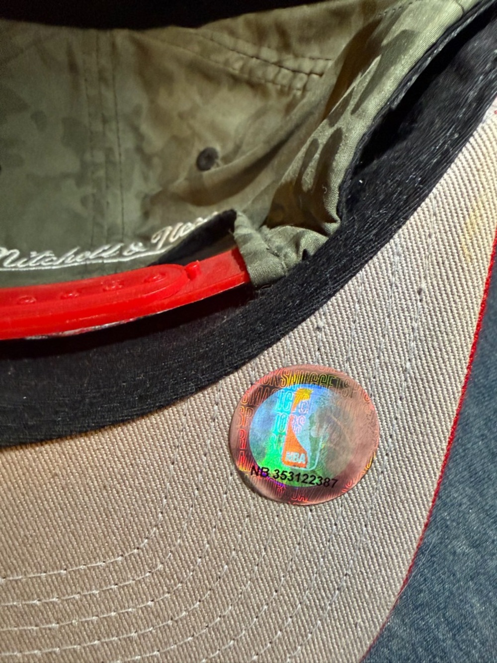 Mitchell & Ness Chicago Bulls Camo Crown Red Brim Snapback - Picture 5 of 5